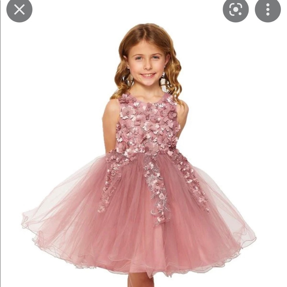 Vestido de niña NUEVO. sin usar.